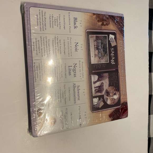 The creative memories 7x7 - Picture 1 of 3